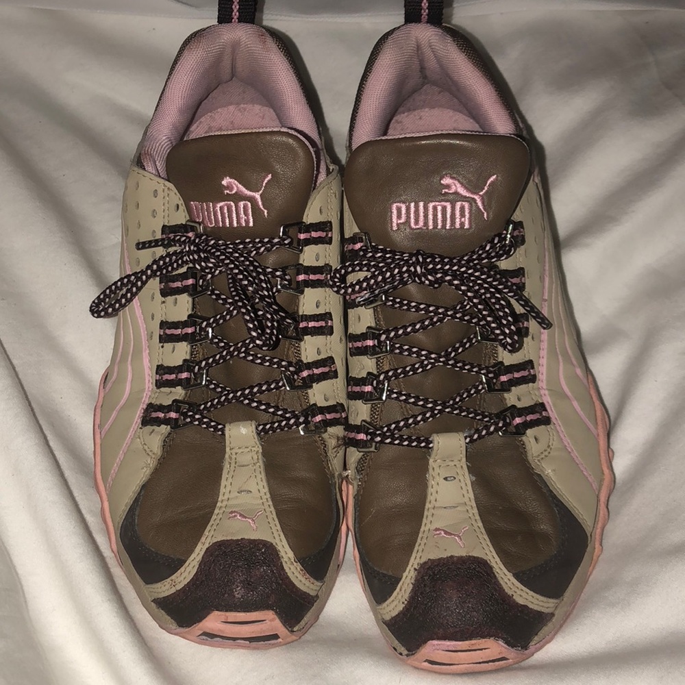VINTAGE PINK AND BEIGE PUMA SHOES SIZE 8 1/2
